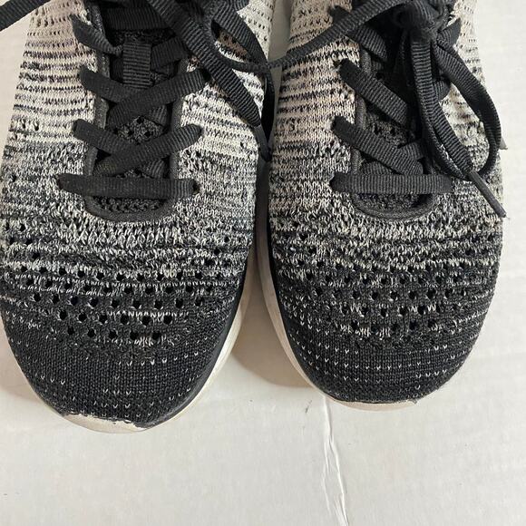 APL Women's Techloom Pro Black to Gray Athleisure Sneakers Lace Up Sz 7 - Picture 5 of 9